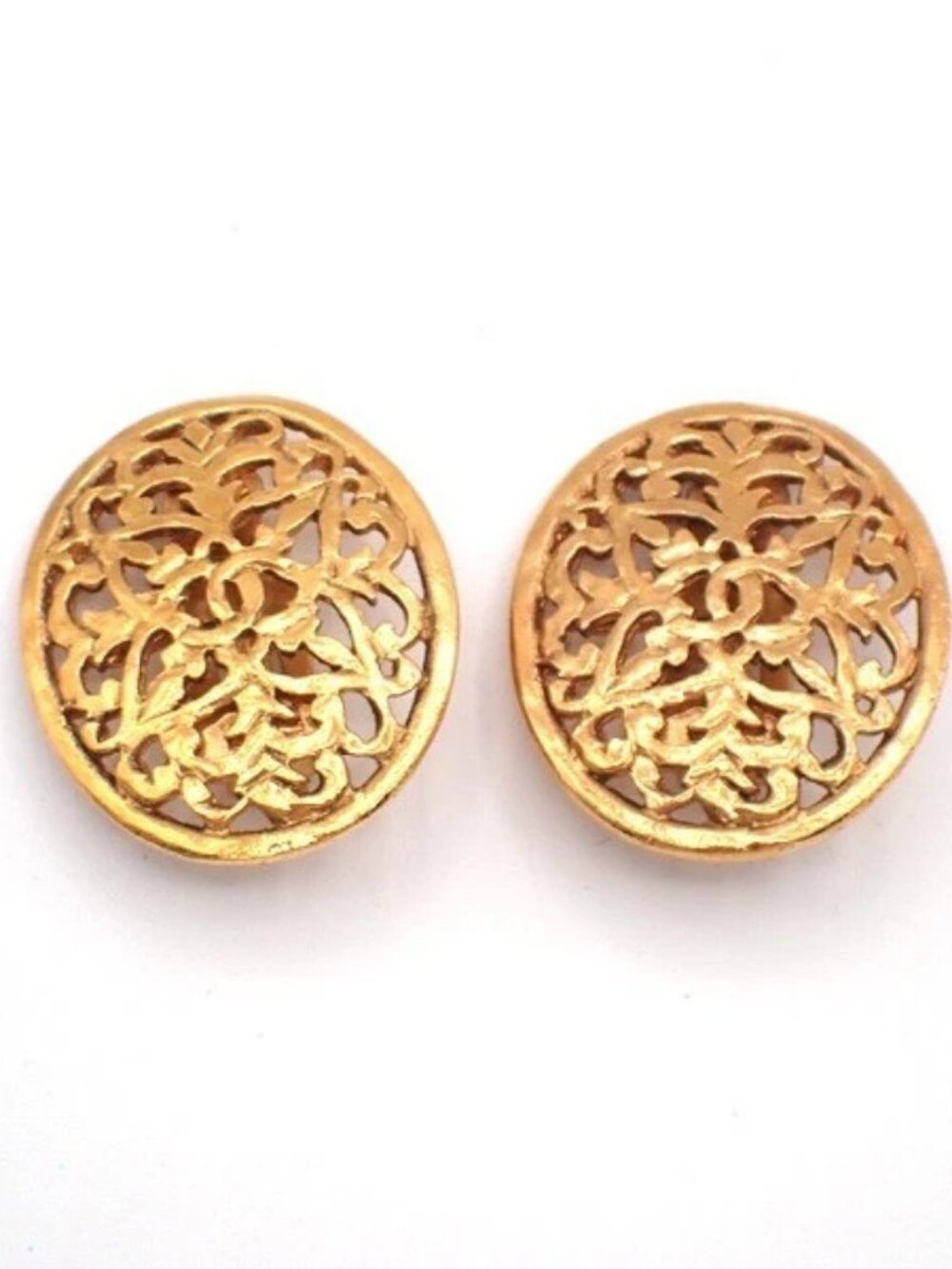 CHANEL CC Logo Oval Earrings 26 Clip-On Gold France Vintage 83RL873